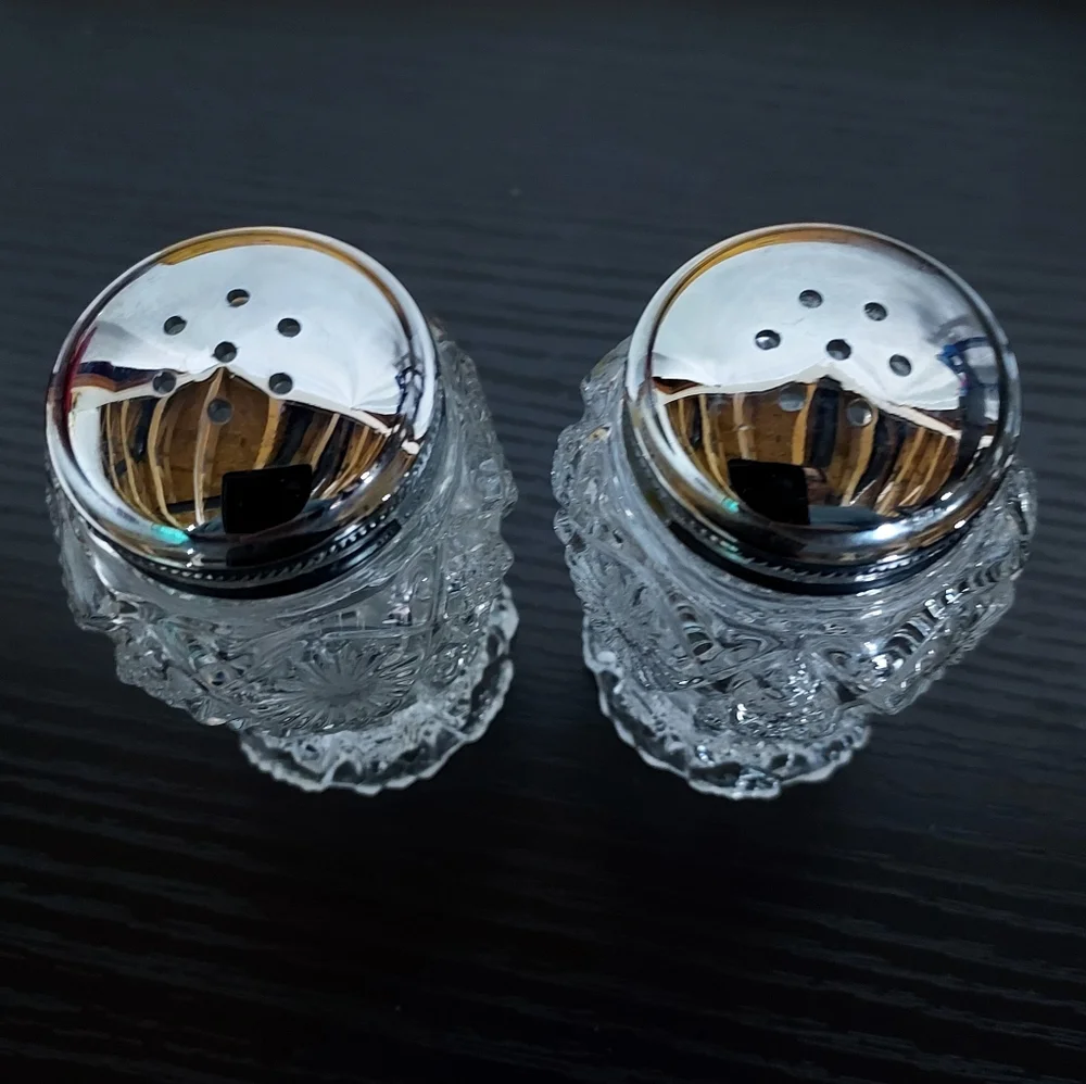 Imperial Glass Pinwheel Hobstar vintage salt & pepper shakers